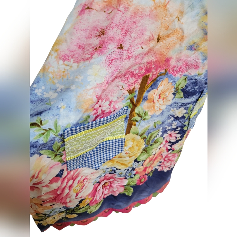 Hand Crafted Apron Floral Pattern - Picture 2 of 4